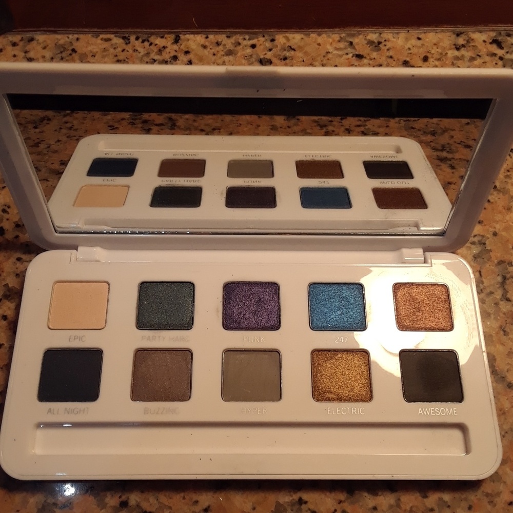 Models own rockstar pallet